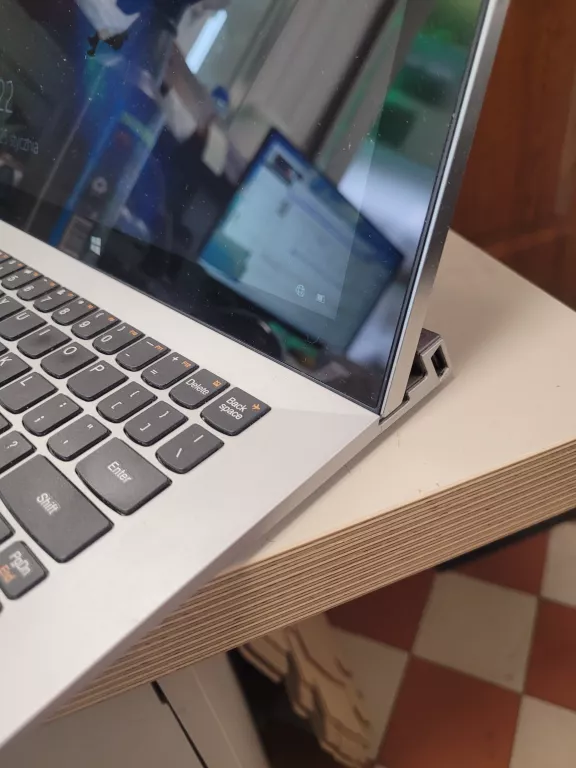 LAPTOP LENOVO 2X1 MIIX 2 8GB/250GB/I5/W10