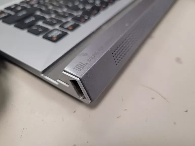 LAPTOP LENOVO 2X1 MIIX 2 8GB/250GB/I5/W10