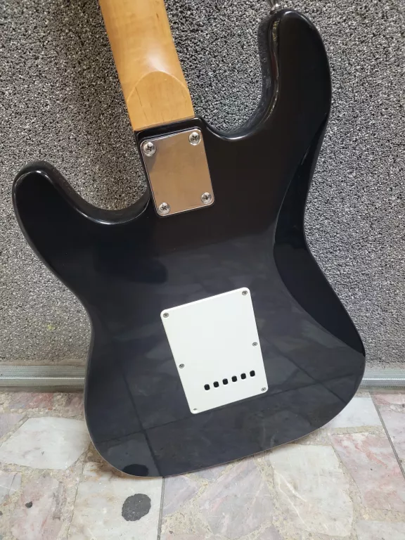 gitara-elektryczna-preston-stratocaster-futeral-kod-producenta-preston-st11-ad-ezi-2021