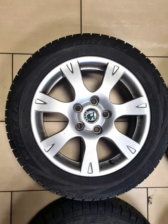 KOŁA FELGI+OPONY ET50/6.5JX16H2 SKODA 16' PIRELLI