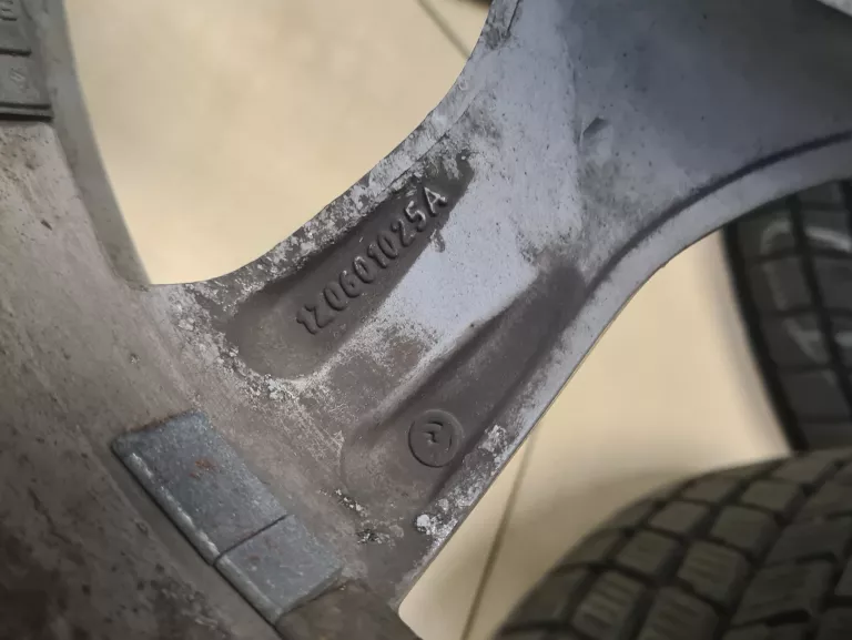 KOŁA FELGI+OPONY ET50/6.5JX16H2 SKODA 16' PIRELLI