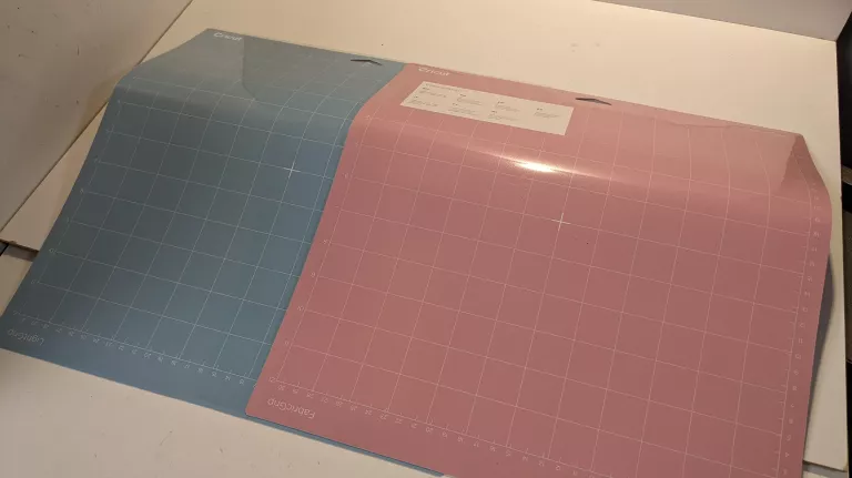 PLOTER TNĄCY PLOTER CRICUT MAKER PC2007004