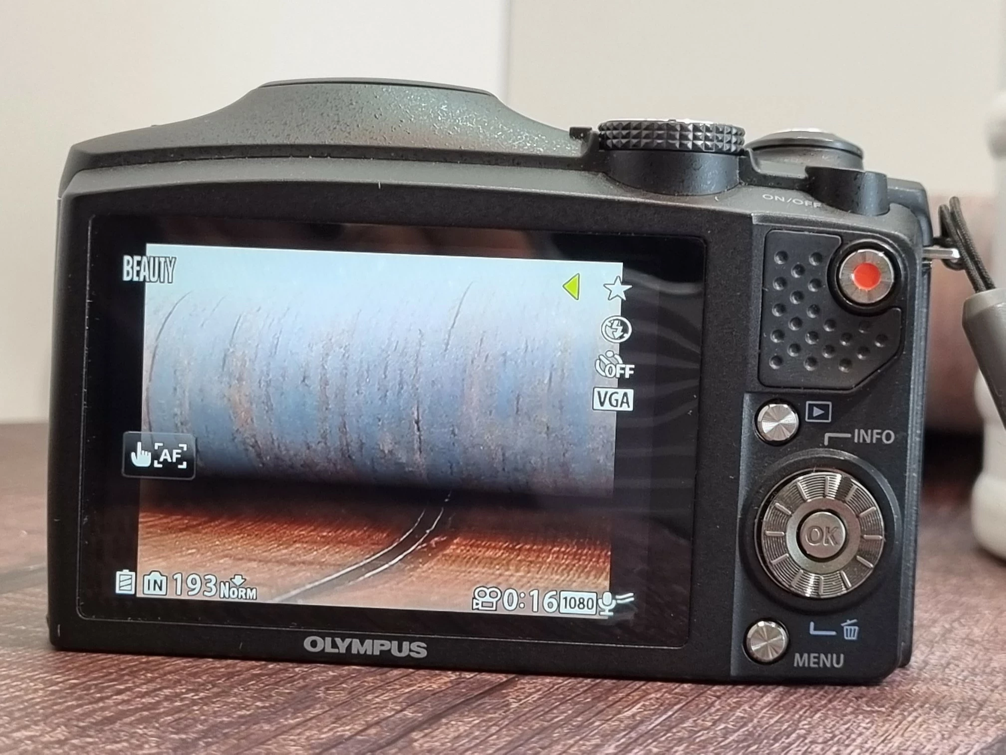 aparat-olympus-sz-31mr-stabilizacja-mechaniczna-matrycy