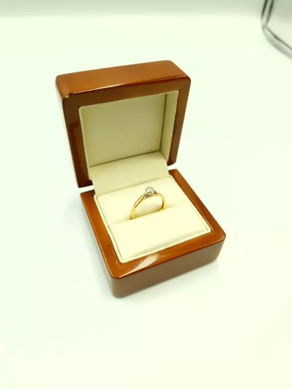 ZŁOTY PIERŚCIONEK DIAMENT 0,04CT 585 R12 1,52G