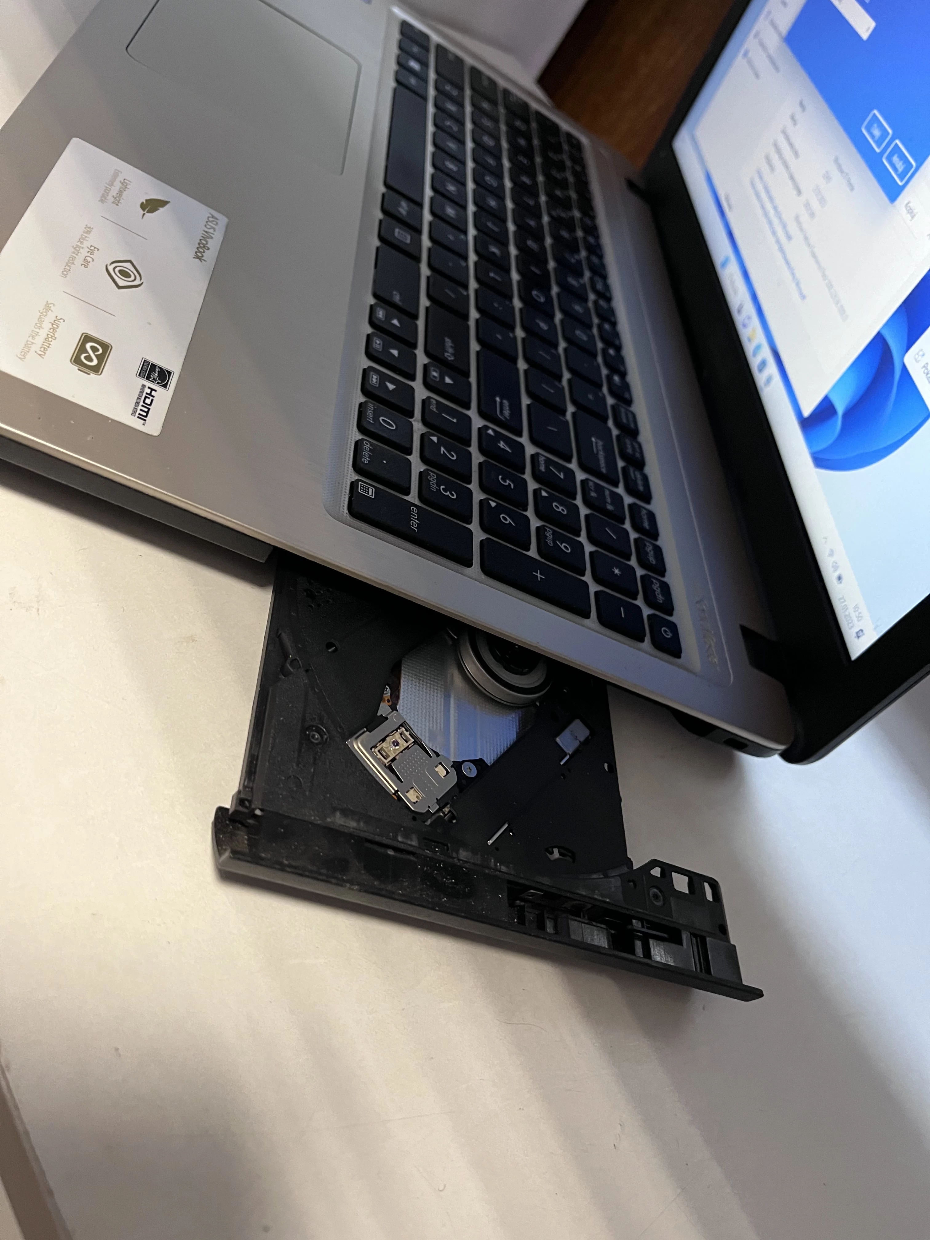 laptop-asus-r540m-4120gbzasilacz-przekatna-ekranu-156