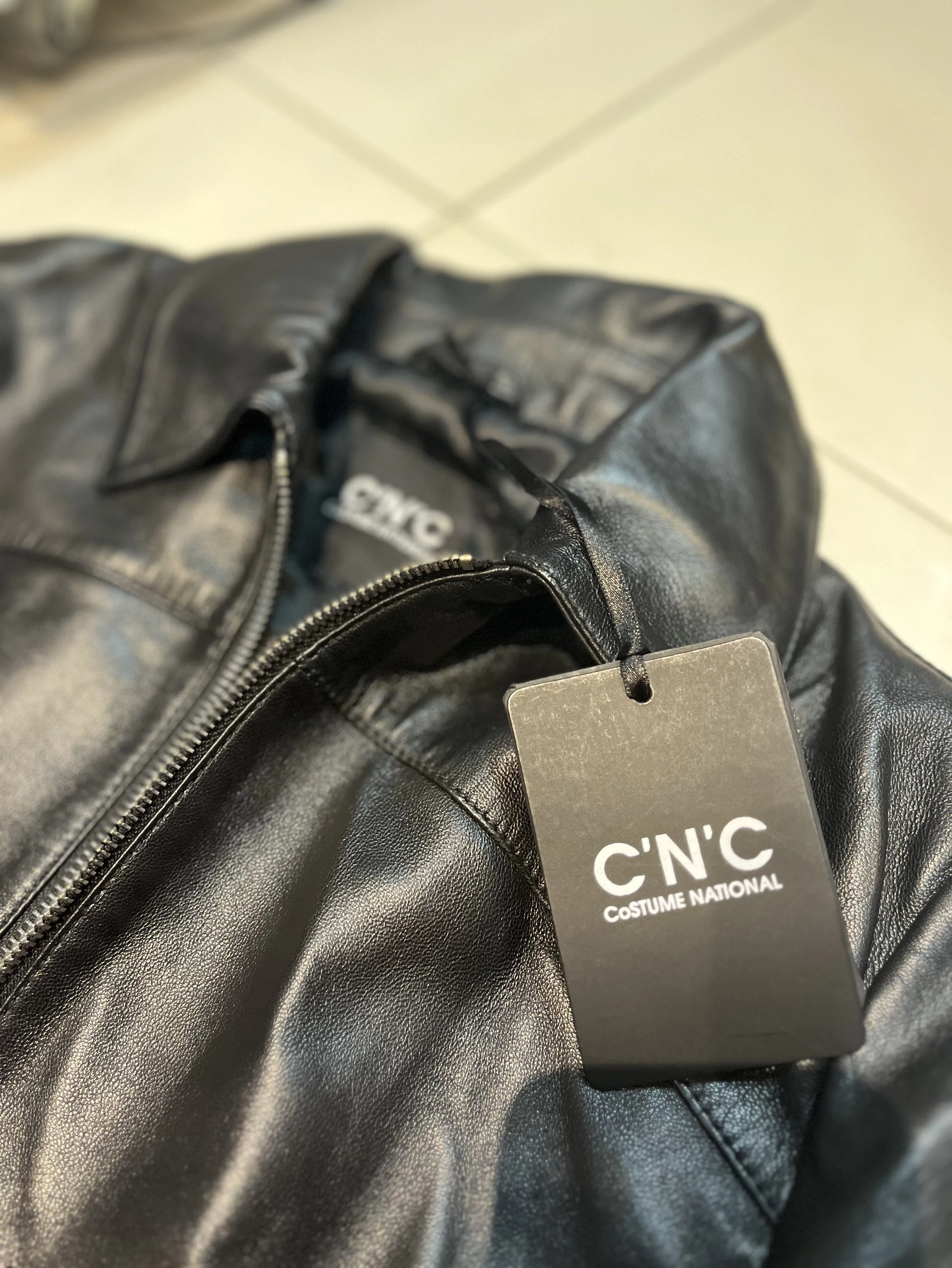 skora-cnc-costume-national-damska-marka-inna