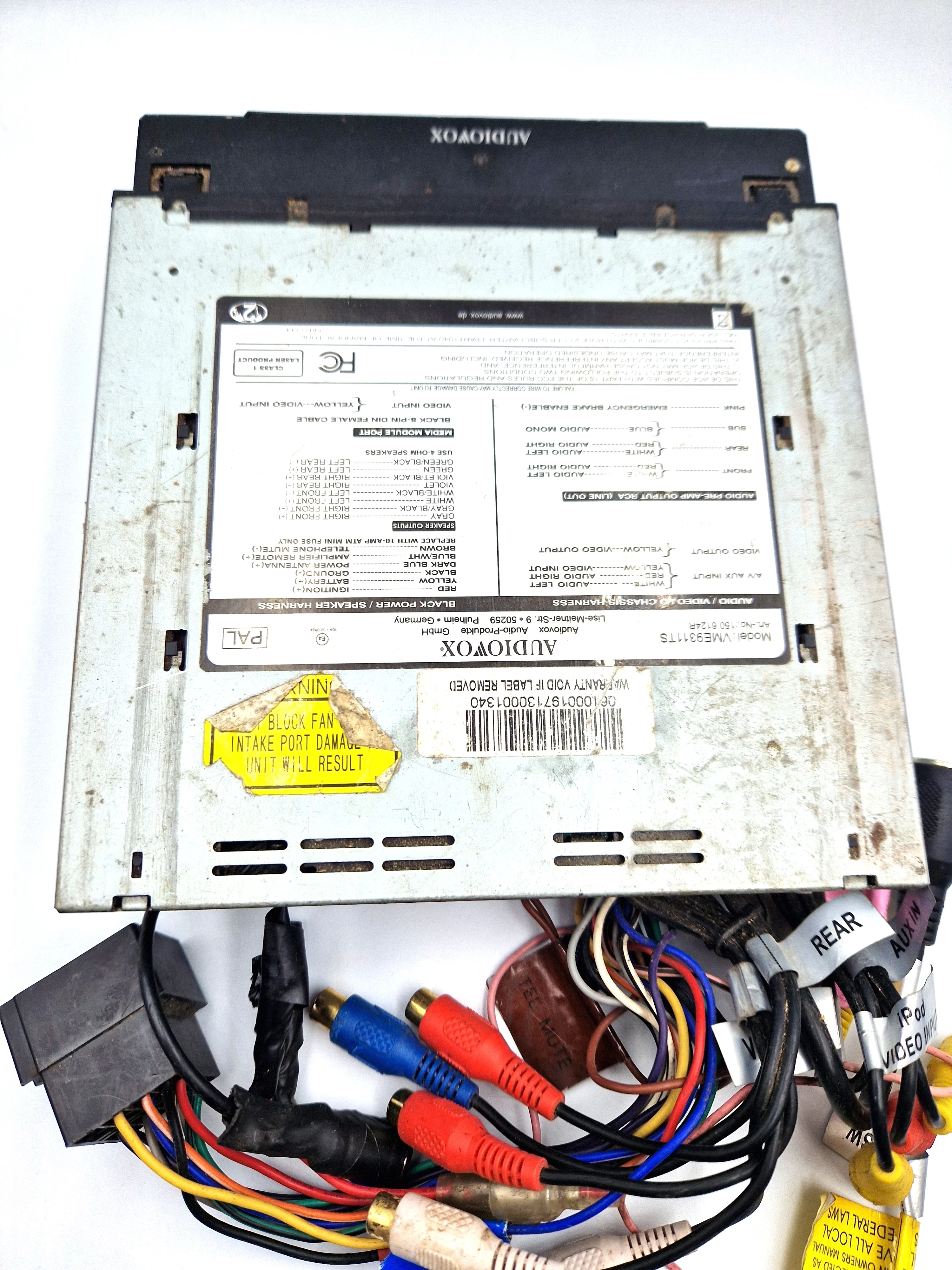 radio-z-wysuwanym-panelem-audiovox-vme9311ts-rodzaje-odtwarzanych-nosnikow-plyta-cd