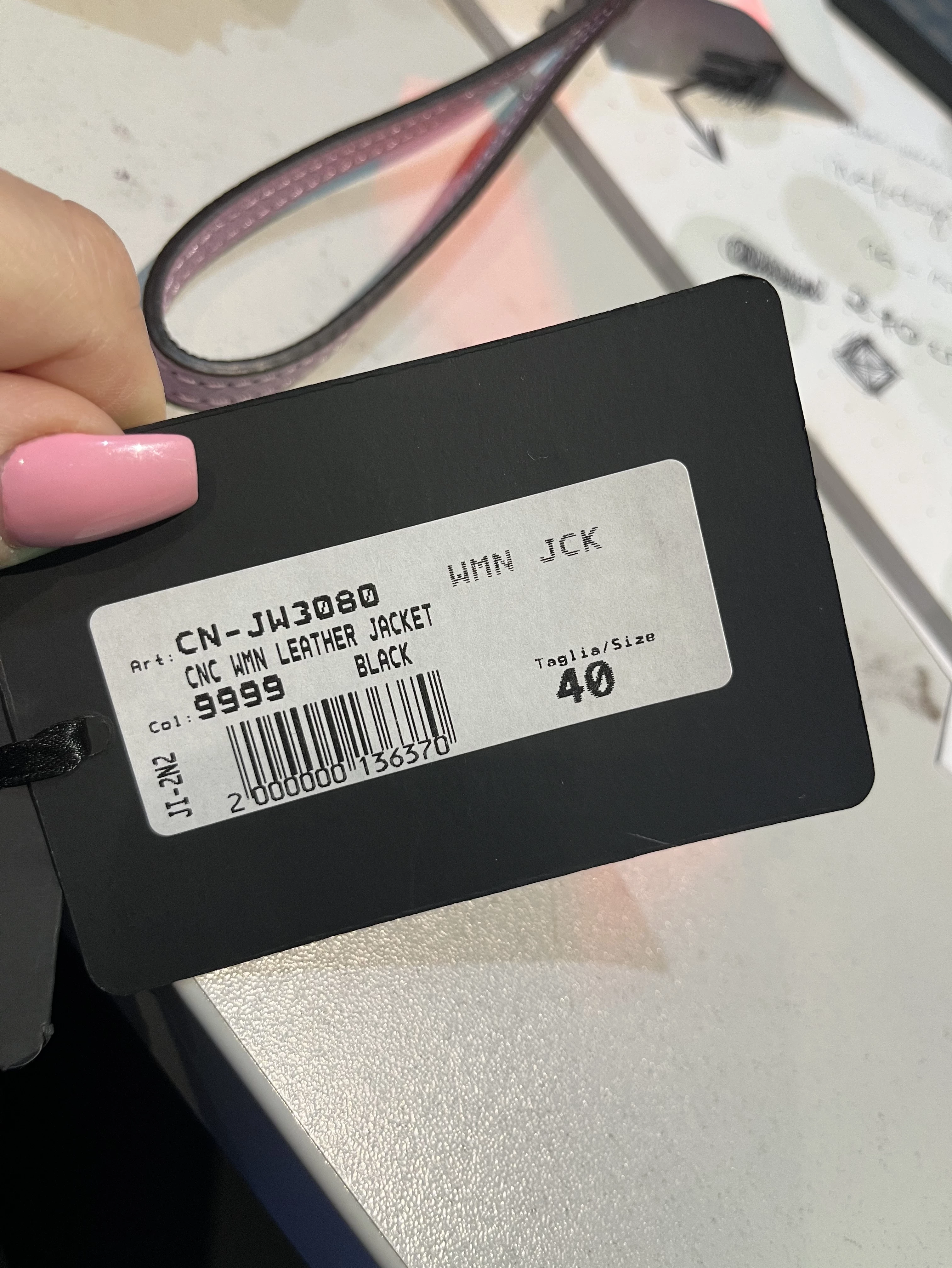 skora-cnc-costume-national-damska-stan-uzywany