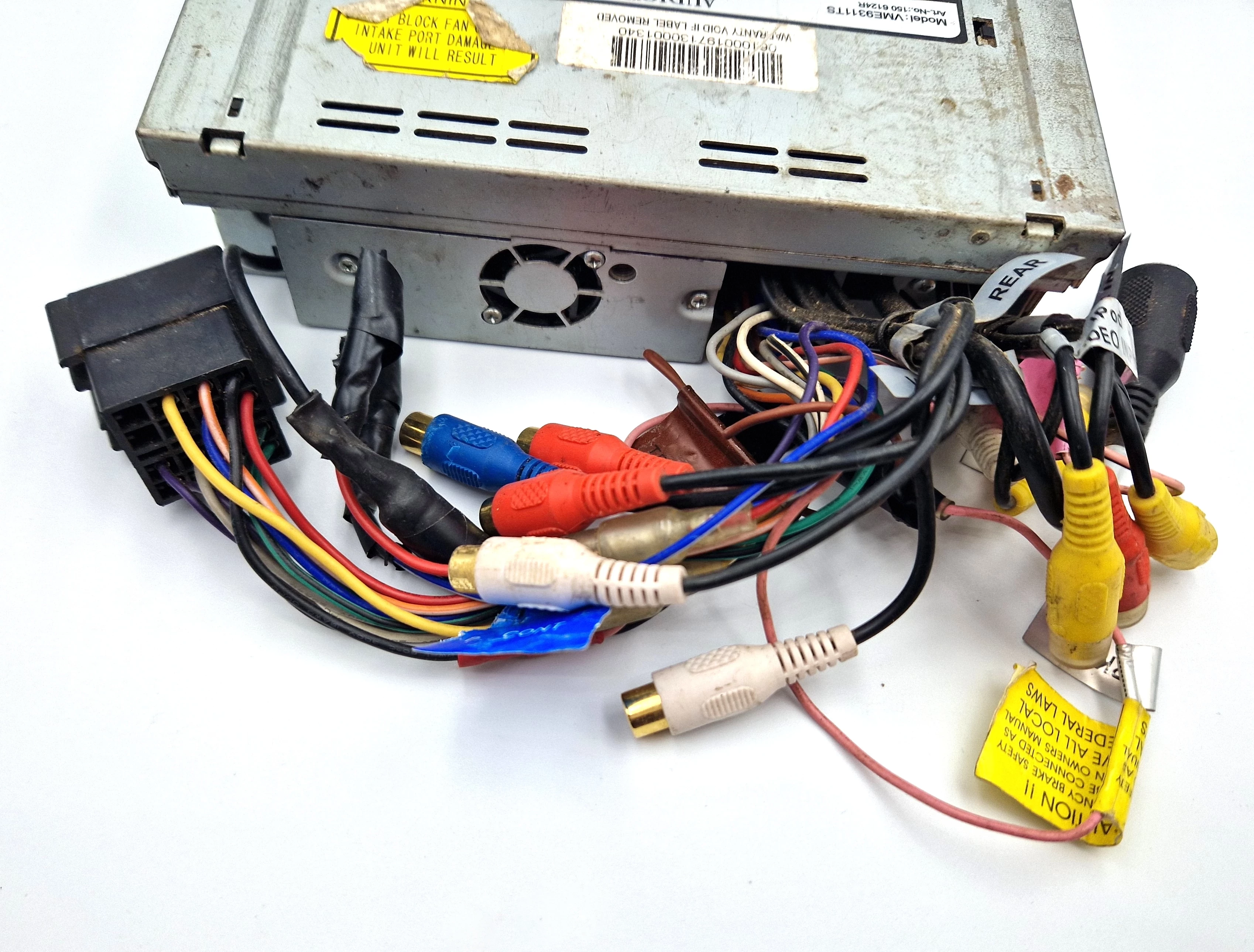 radio-z-wysuwanym-panelem-audiovox-vme9311ts-stan-uzywany