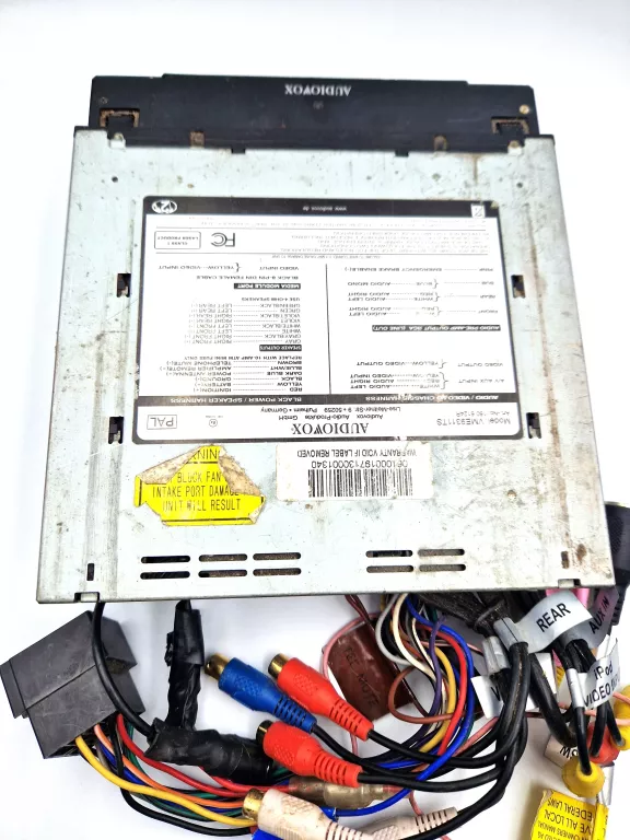 radio-z-wysuwanym-panelem-audiovox-vme9311ts-rodzaje-odtwarzanych-nosnikow-plyta-cd