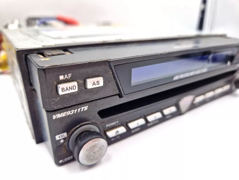 radio-z-wysuwanym-panelem-audiovox-vme9311ts-montaz-1-din