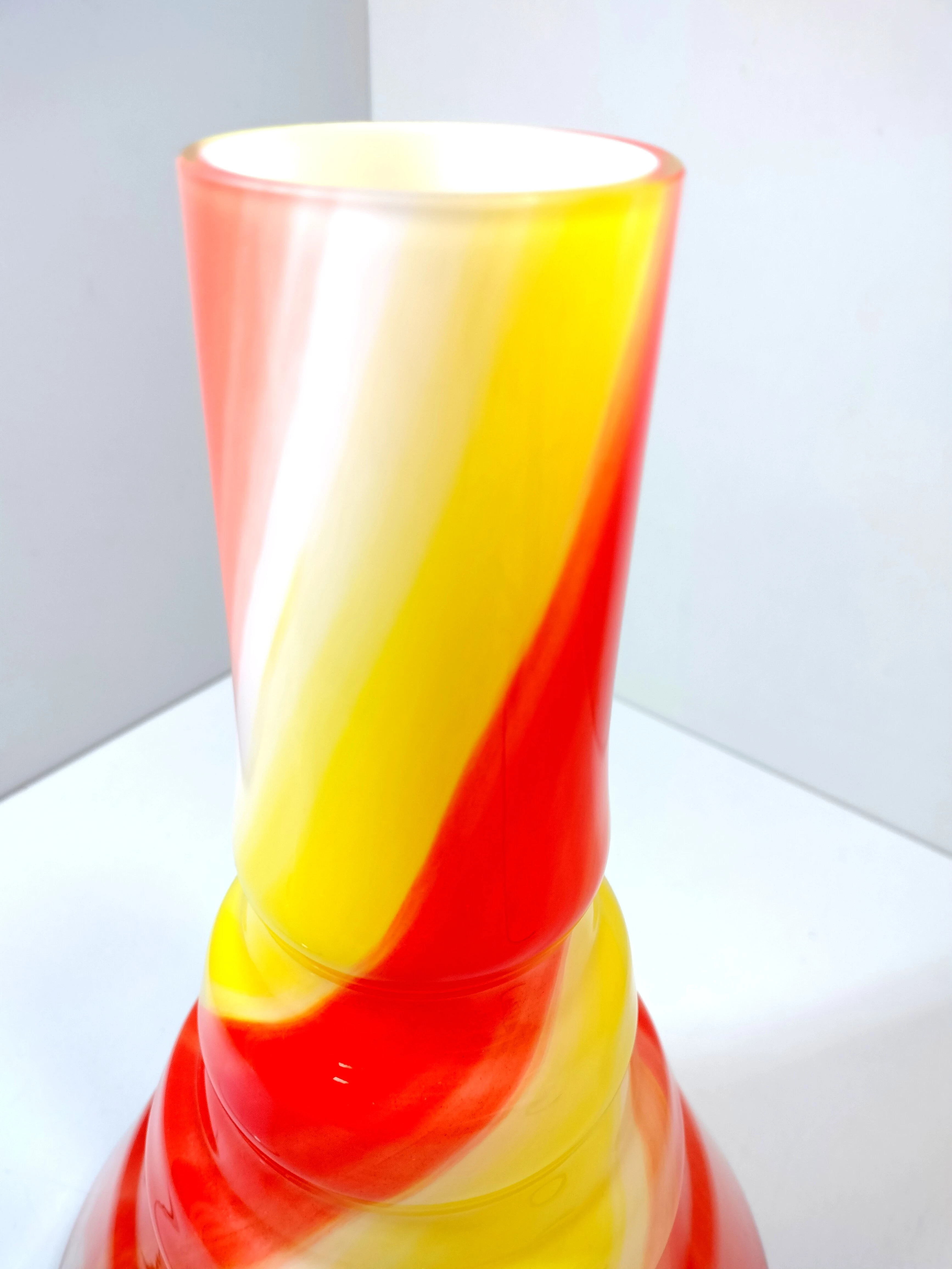 wazon-kolorowe-szklo-prl-datowanie-obiekt-vintage-1945-2000