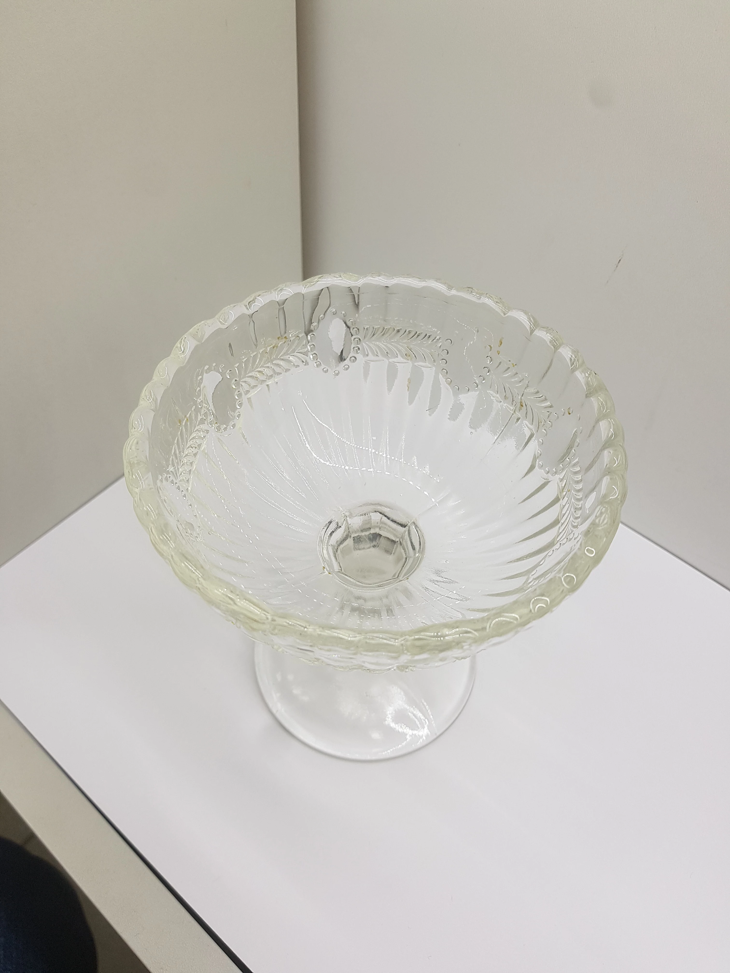 cukiernica-huta-hortensja-medaliony-stan-nie-wymaga-renowacji