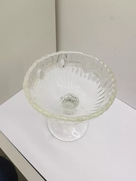 cukiernica-huta-hortensja-medaliony-stan-nie-wymaga-renowacji