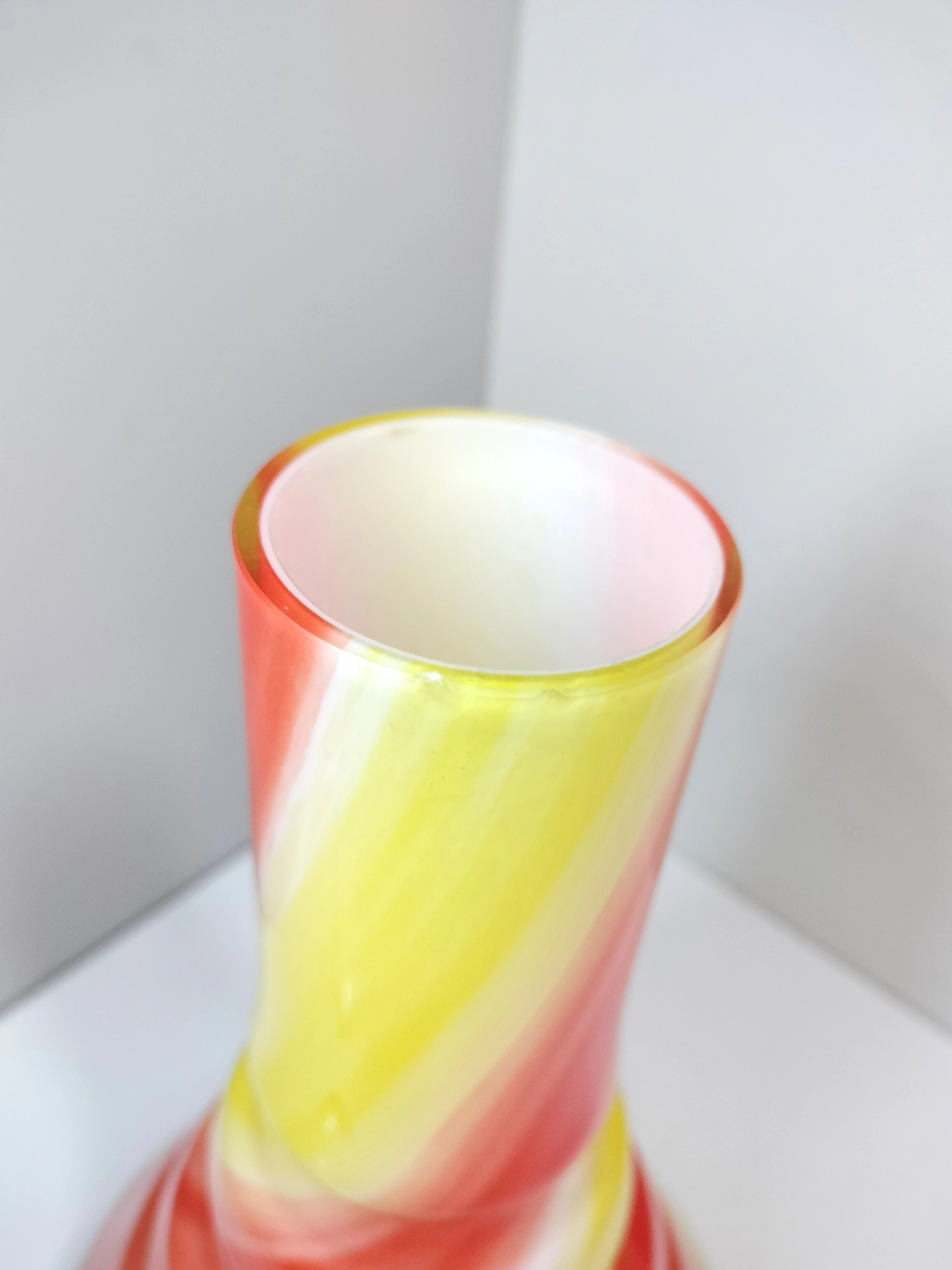 wazon-kolorowe-szklo-prl-datowanie-obiekt-vintage-1945-2000