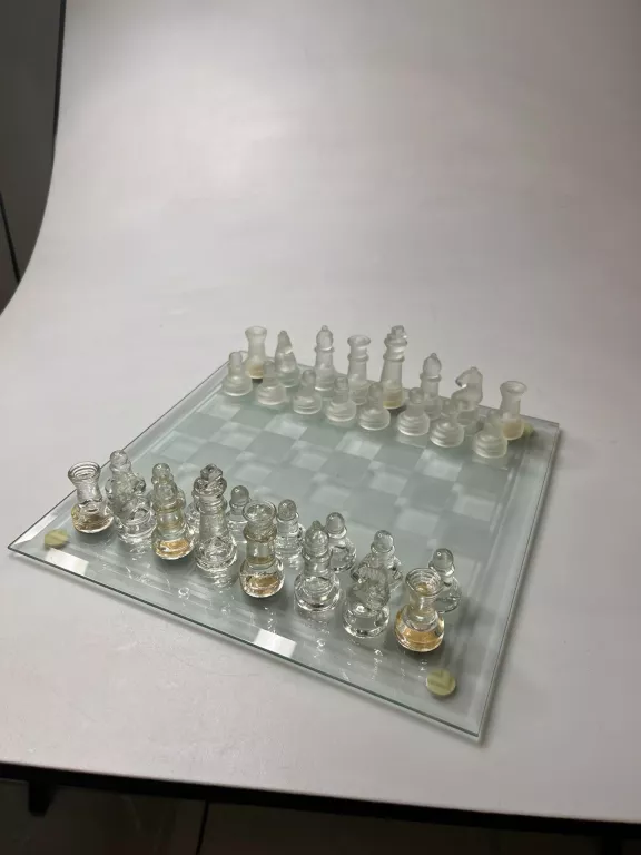 SZACHY SZKLANE /STAR GLASS CHESS SET - W KARTONIE
