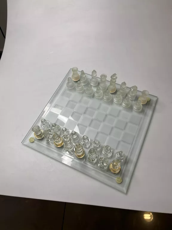 SZACHY SZKLANE /STAR GLASS CHESS SET - W KARTONIE