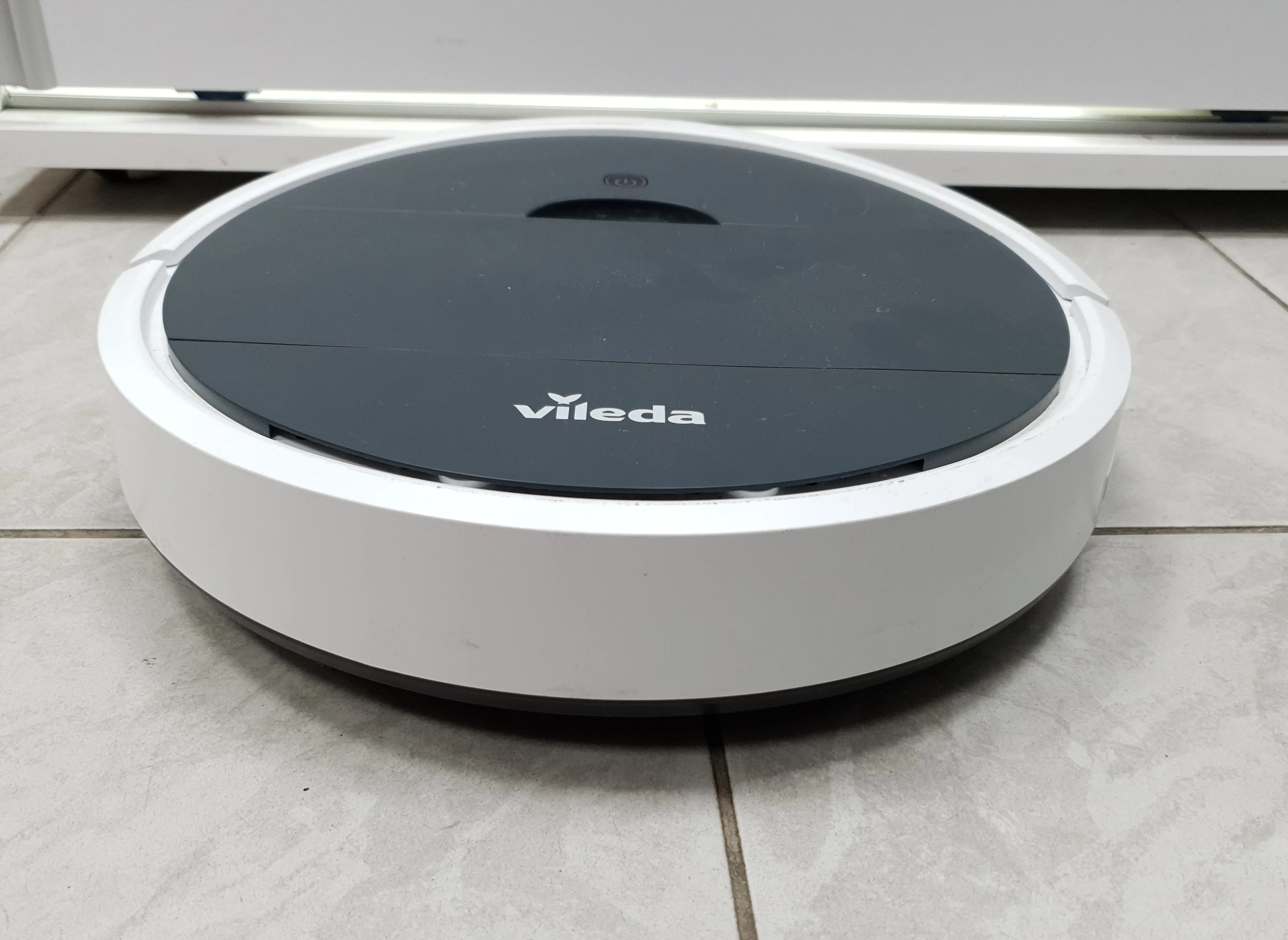 vileda-vr-one-robot-uszkodzony-nie-wlacza-sie-kod-producenta-4023103221475