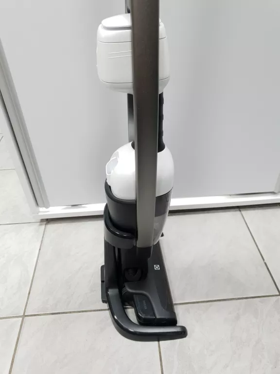 ELECTROLUX PURE Q9 NIE WŁĄCZA SIĘ, PATRZ FOTO !