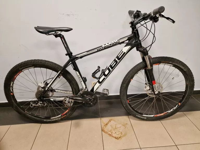 rower-cube-comp-attention-18-22-kola-kod-producenta-7005