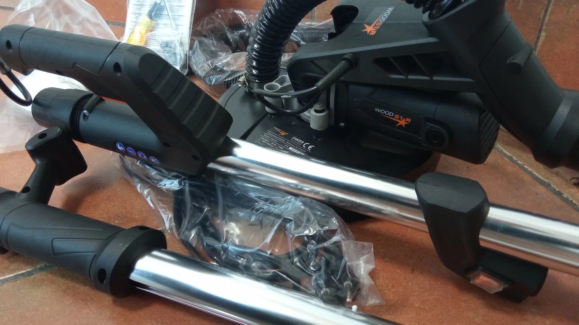 szlifierka-do-gipsu-woodstar-710w-dws9-rodzaj-zasilania-sieciowa