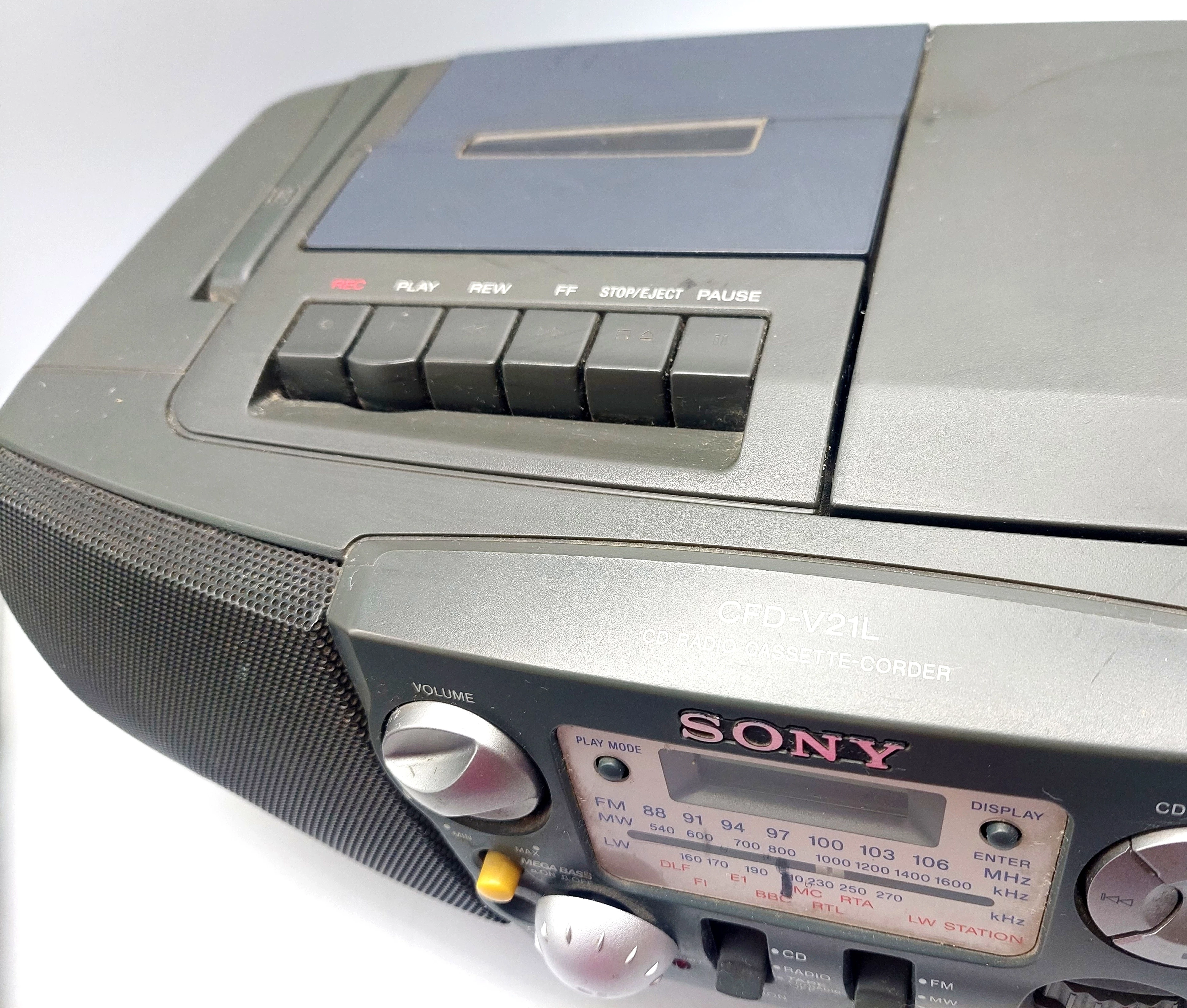 radio-sony-cfd-v21l-zasilanie-sieciowo-bateryjne