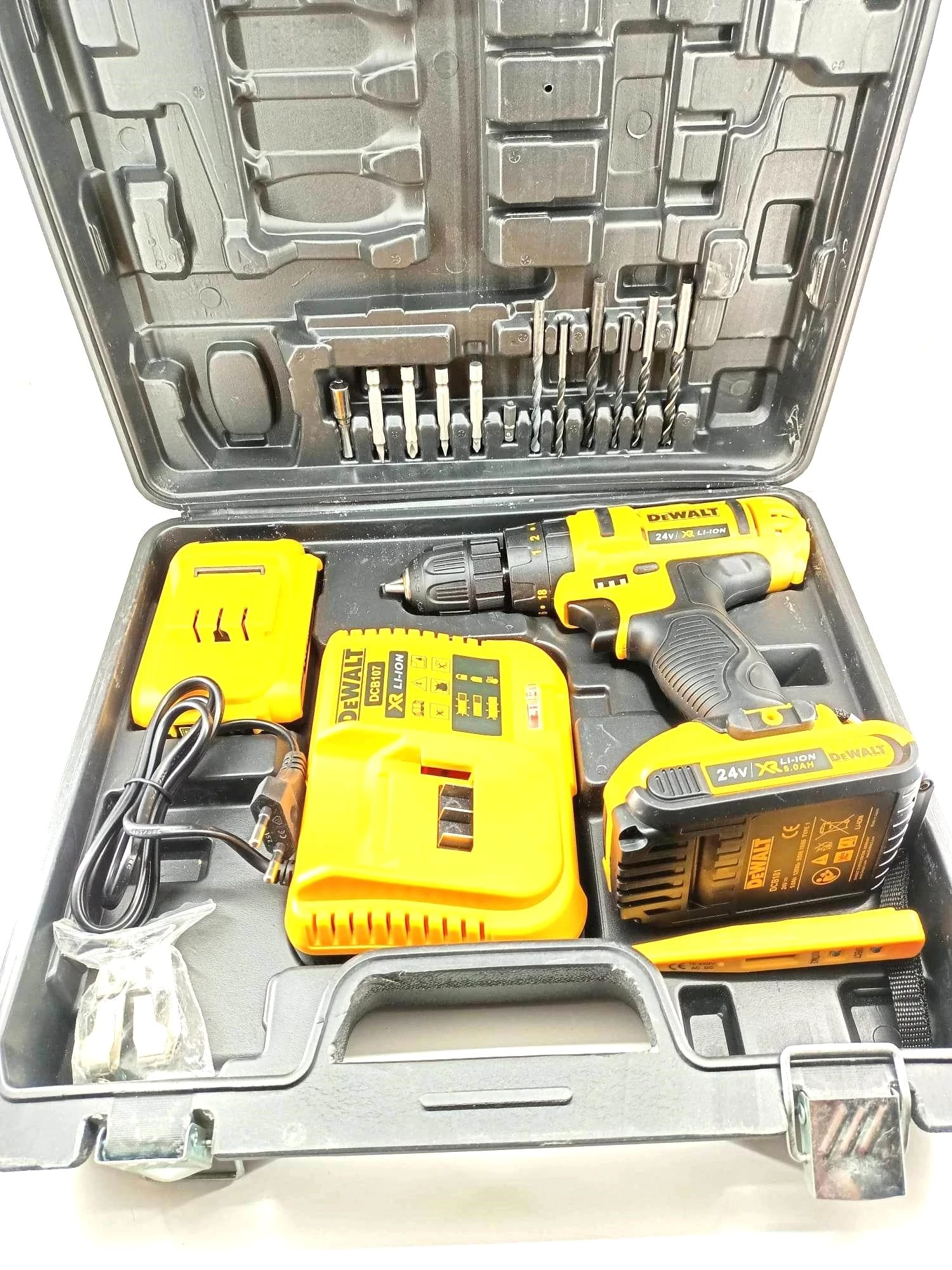 wiertarko-wkretarka-dewalt-dcd771-komplet-rodzaj-silnika-silnik-szczotkowy