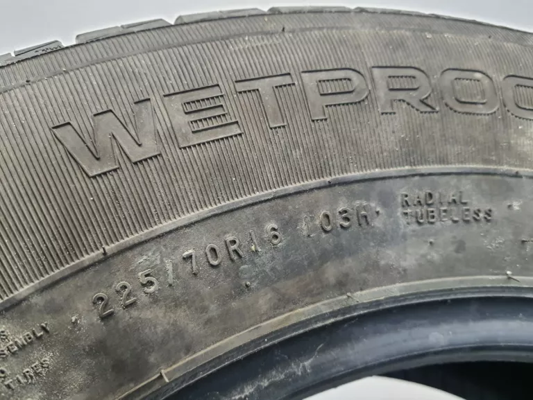 CZTERY OPONY NOKIAN TYRES WETPROOF SUV 225/70 R16