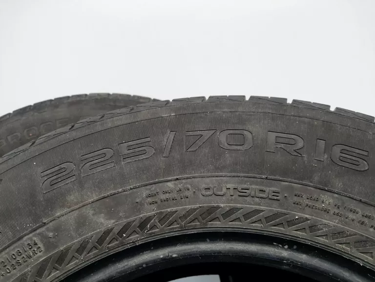 CZTERY OPONY NOKIAN TYRES WETPROOF SUV 225/70 R16
