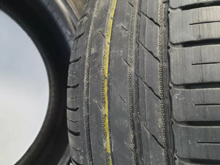 CZTERY OPONY NOKIAN TYRES WETPROOF SUV 225/70 R16