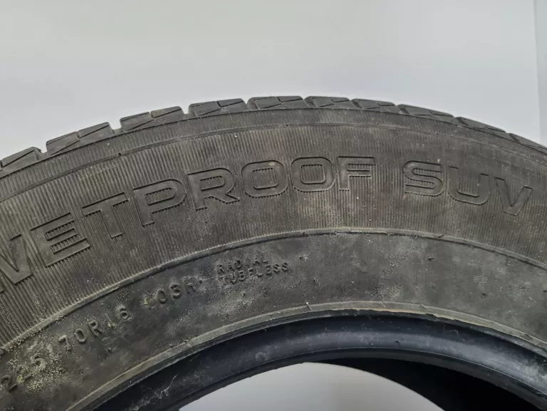 CZTERY OPONY NOKIAN TYRES WETPROOF SUV 225/70 R16