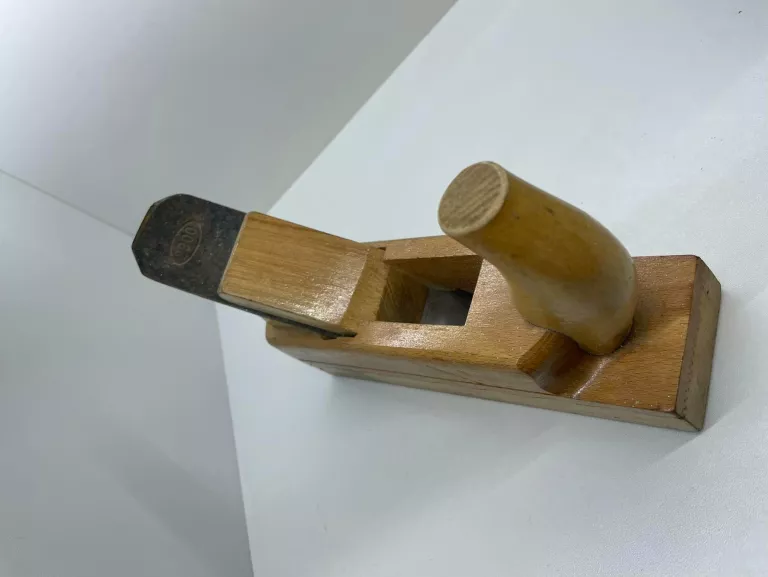 strug-do-drewna-drewniany-stan-nie-wymaga-renowacji