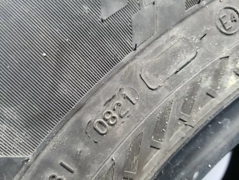 CZTERY OPONY NOKIAN TYRES WETPROOF SUV 225/70 R16