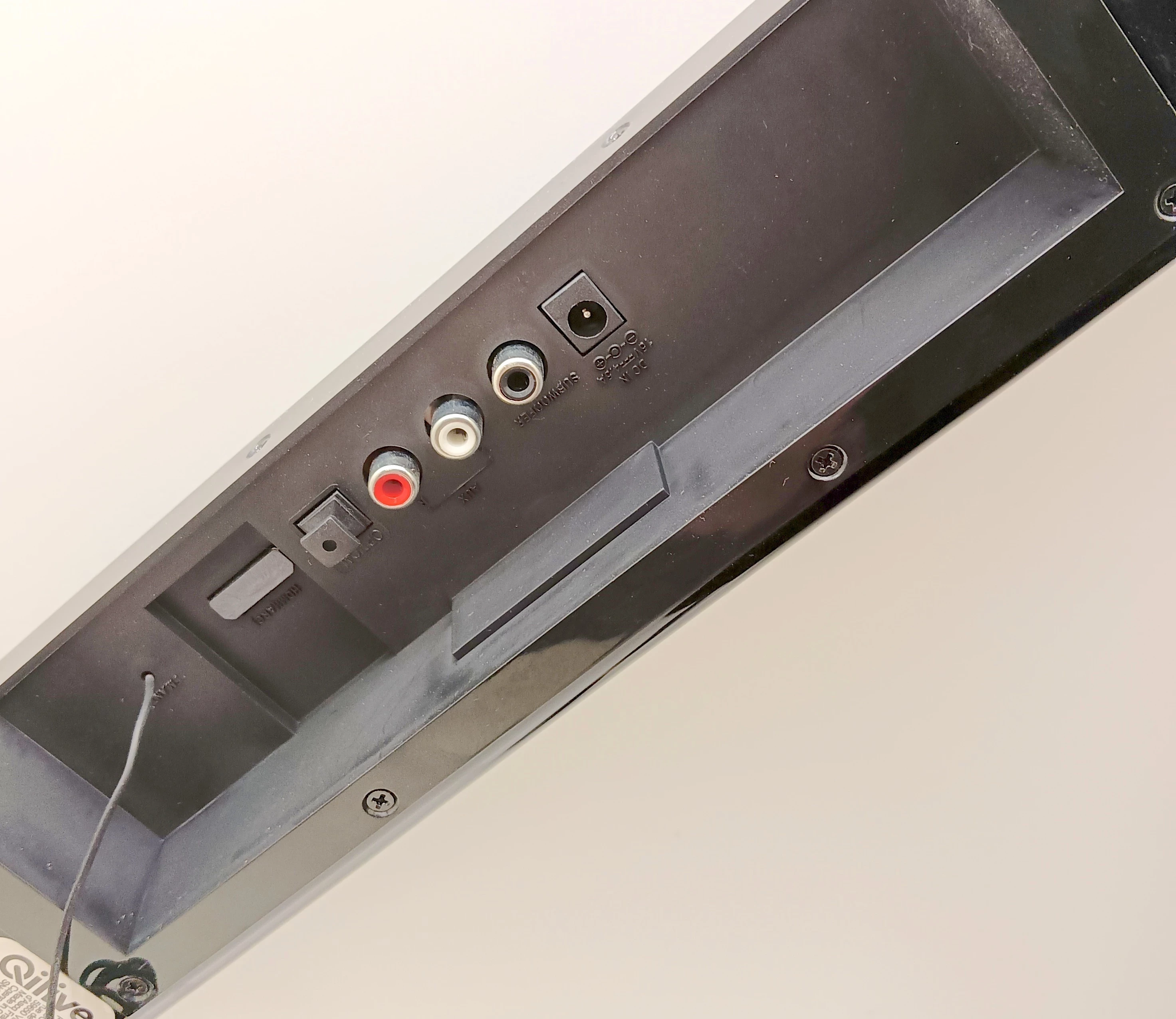 soundbar-qilive-q1559-subwoofer-zlamany-w-pol-model-q3780