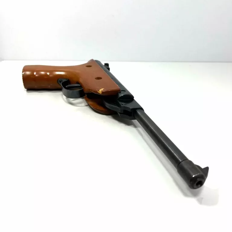 PISTOLET JEDNOSTRZAŁOWY TYTAN S2 DREWNO 4,5 MM