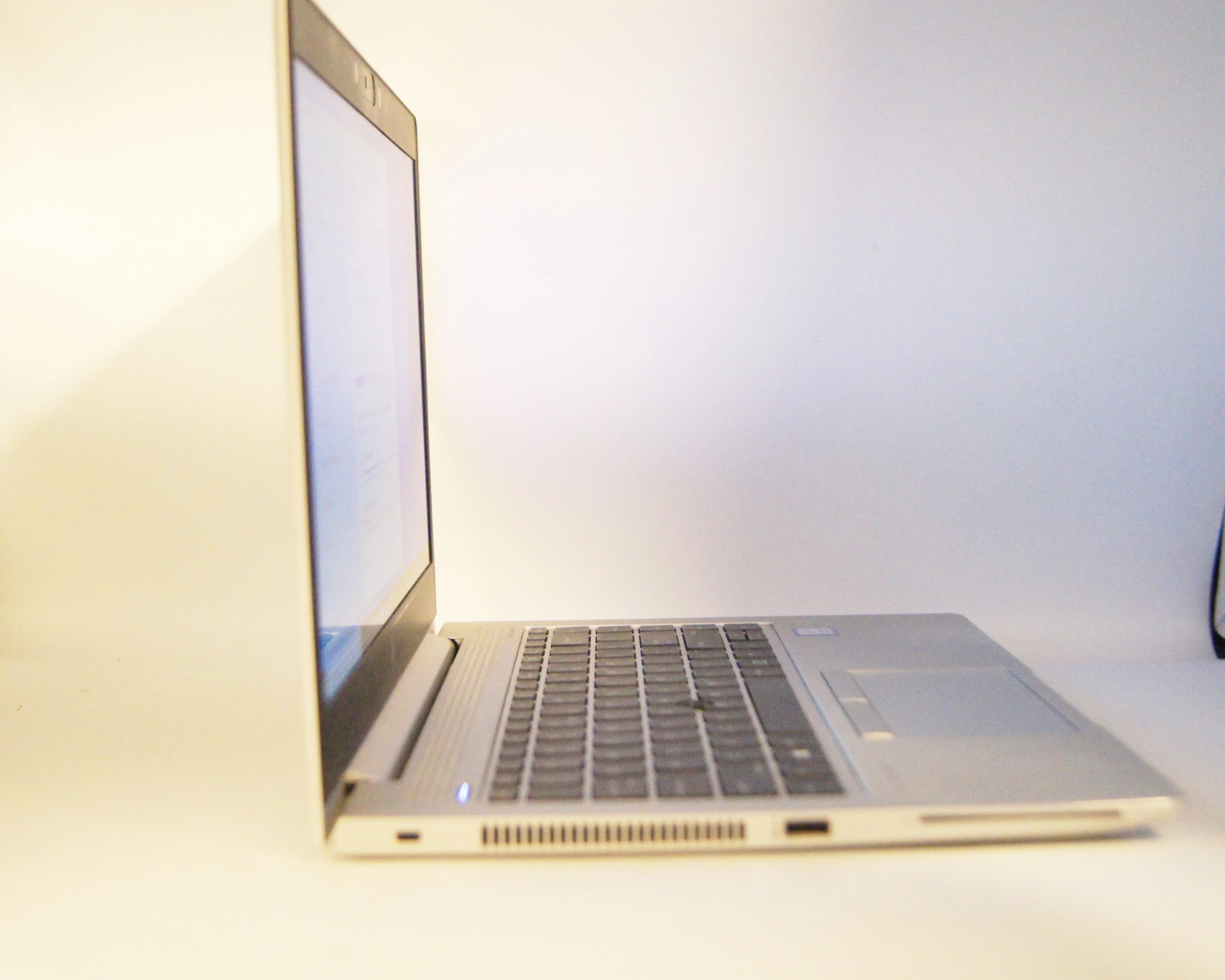 laptop-hp-elitebook-ax200ngw-laptop-840-8gb-ram-przekatna-ekranu-140