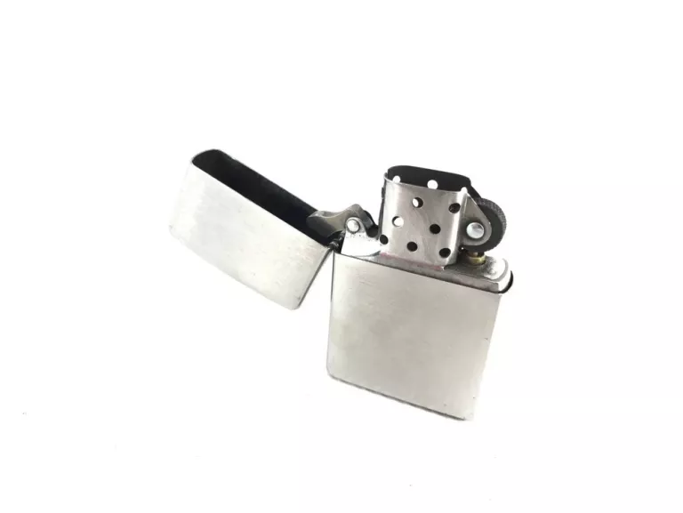 zapalniczka-zippo-chrome-high-polished-rodzaj-benzynowa
