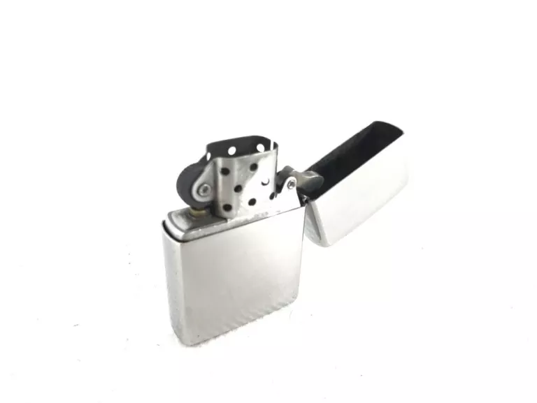 zapalniczka-zippo-chrome-high-polished-rodzaj-benzynowa