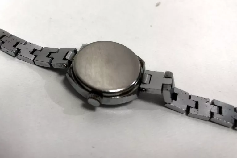 zegarek-damski-rosyjski-nakrecany-3apr-17-kamieni-rodzaj-analogowe