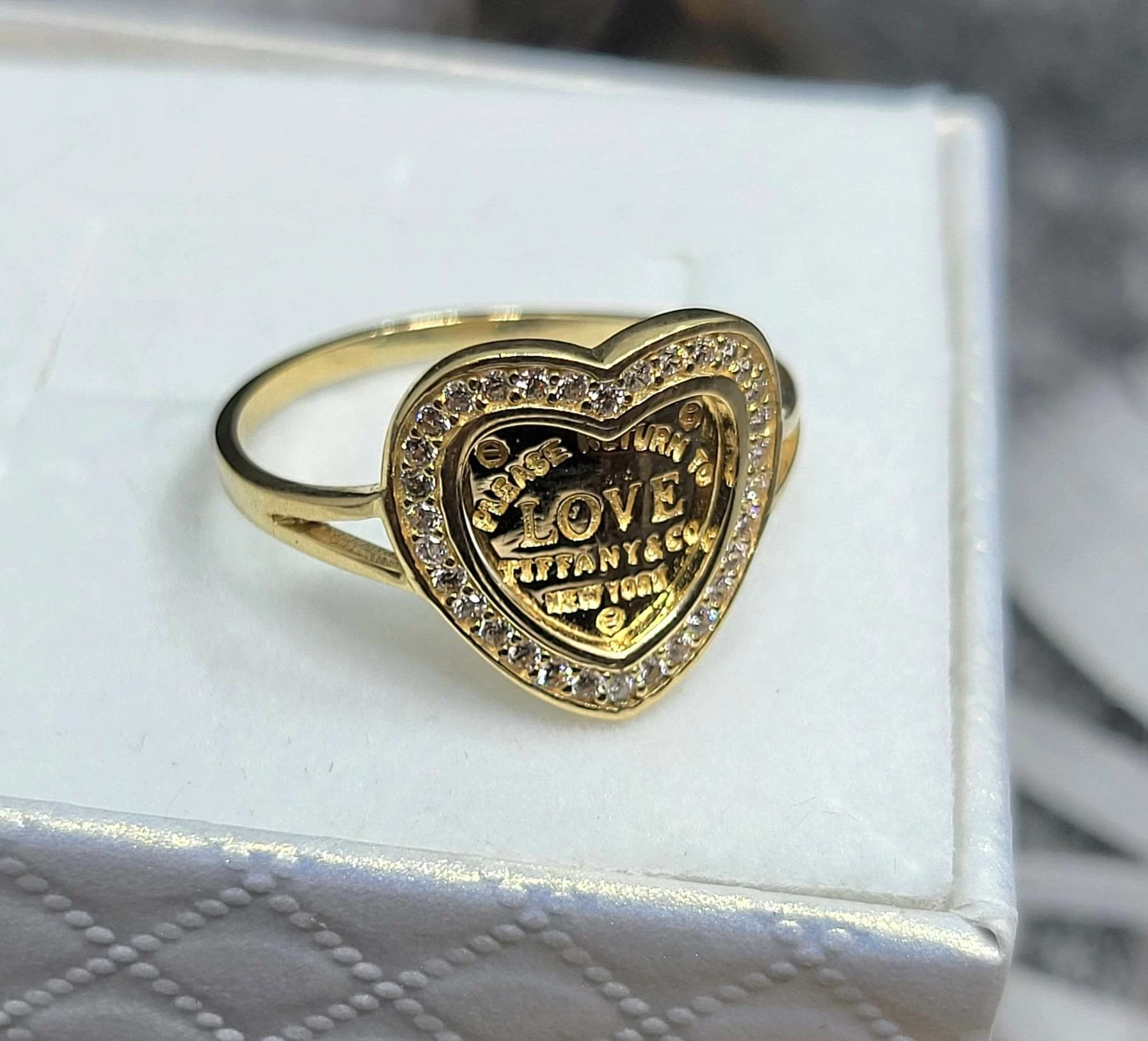 zloty-pierscionek-serce-z-napisem-love-585-257g-marka-226434-1704211