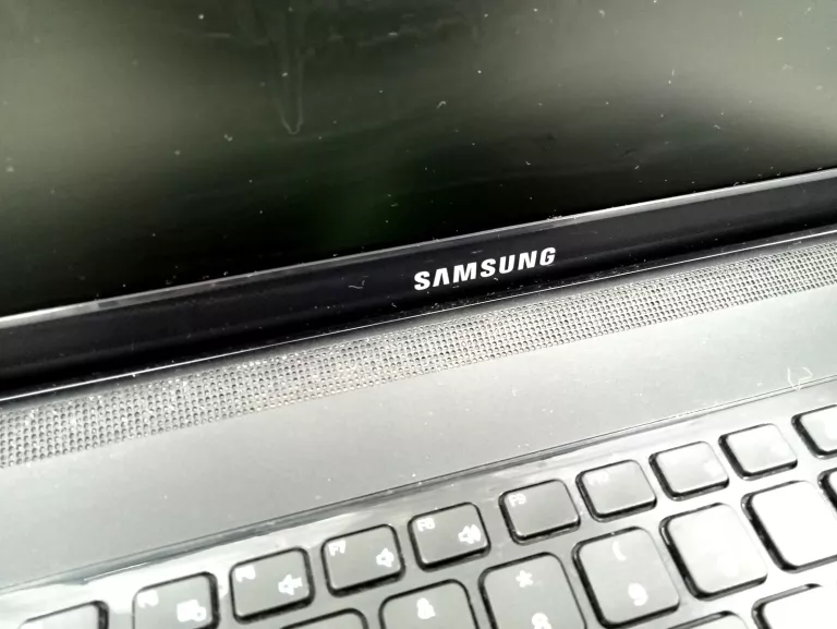 LAPTOP SAMSUNG 300E INTEL PENTIUM CPU B970