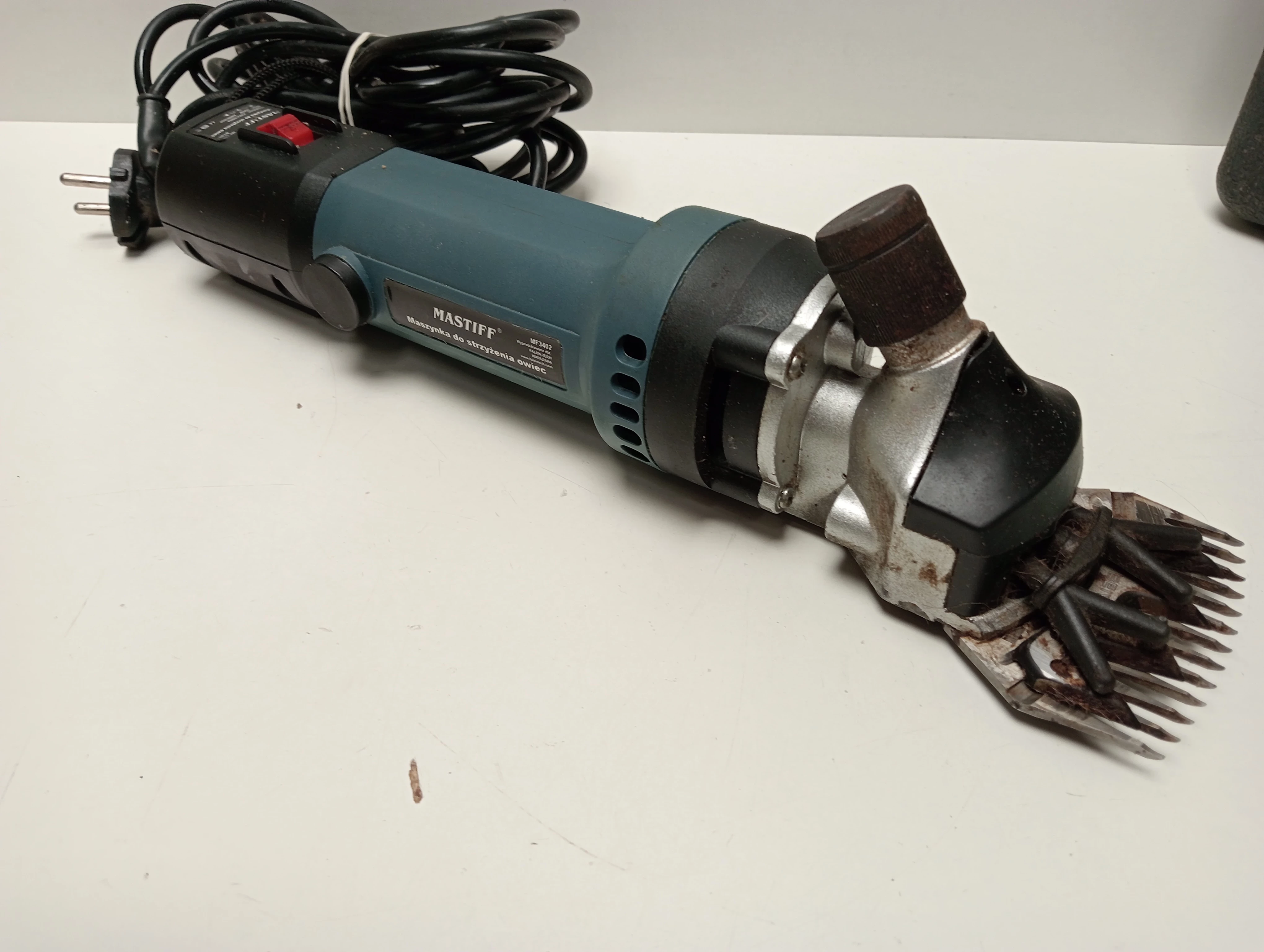 maszynka-do-strzyzenia-owiec-mastiff-550-w-stan-uzywany