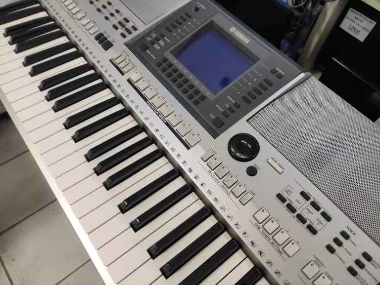 keyboard-yamaha-psr-s700-stojak-pokrowiec-marka-yamaha