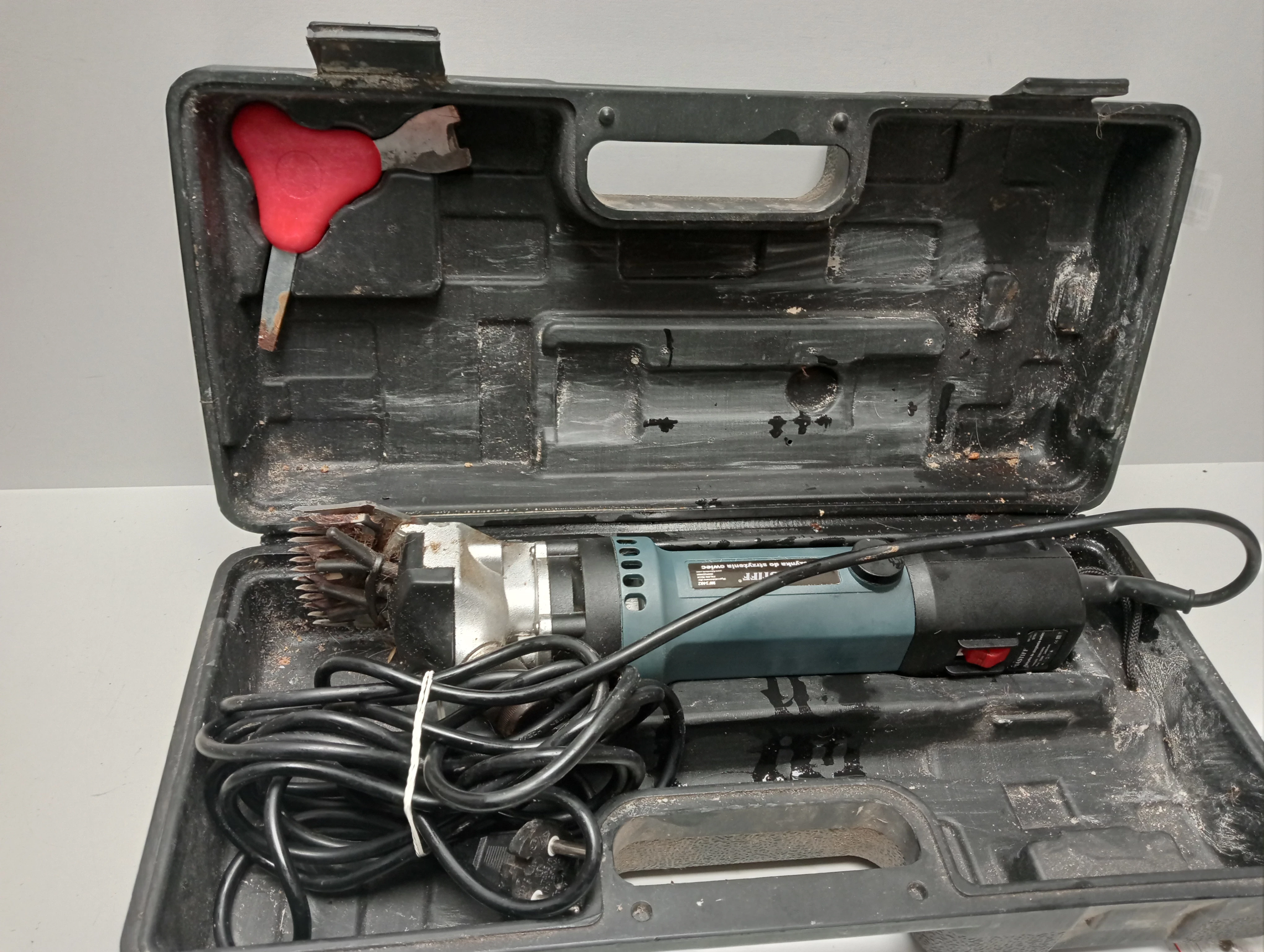 maszynka-do-strzyzenia-owiec-mastiff-550-w-stan-uzywany