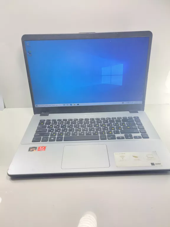 LAPTOP ASUS R504Z AMD RYZEN 5/4GB/WINDOWS10