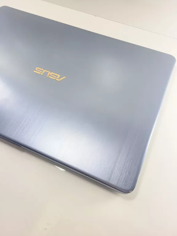 LAPTOP ASUS R504Z AMD RYZEN 5/4GB/WINDOWS10
