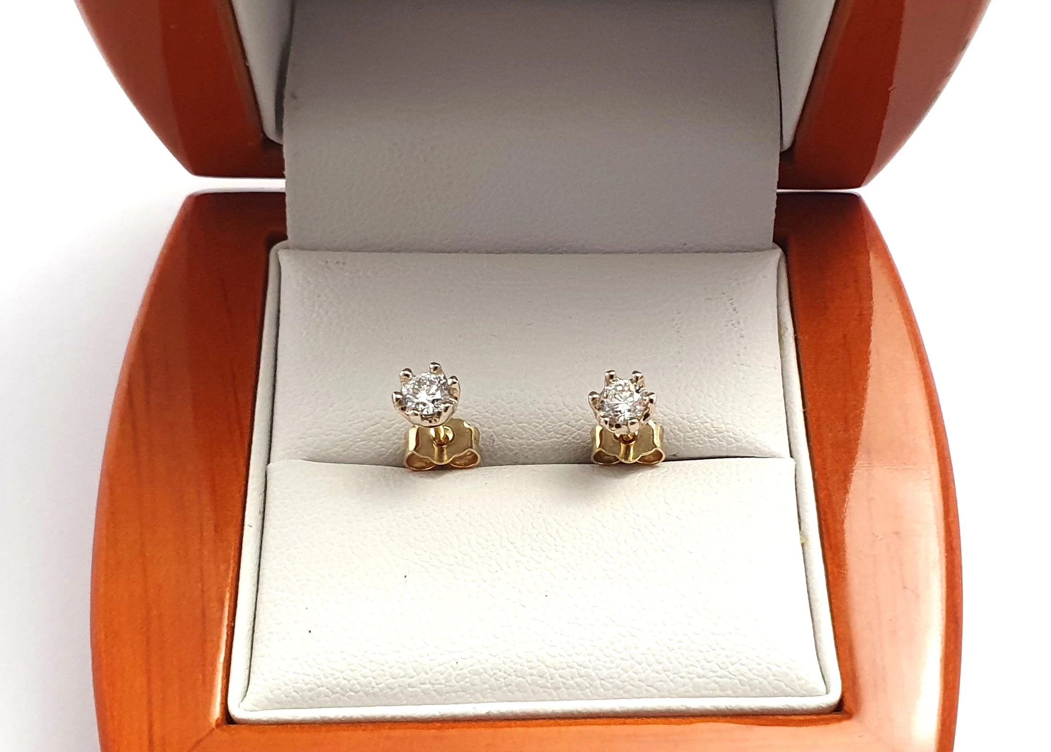 piekne-zlote-kolczyki-z-brylantami-034-ct-rodzaj-wyrob-jubilerski