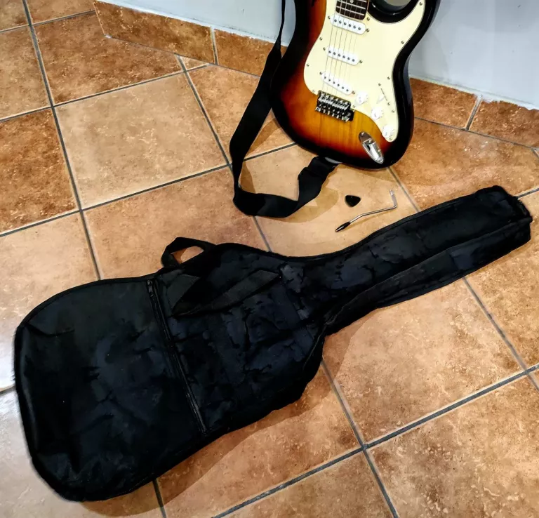 gitara-elektryczna-wilson-ladny-stan-zadbana-rynek-38-paczkow-adben