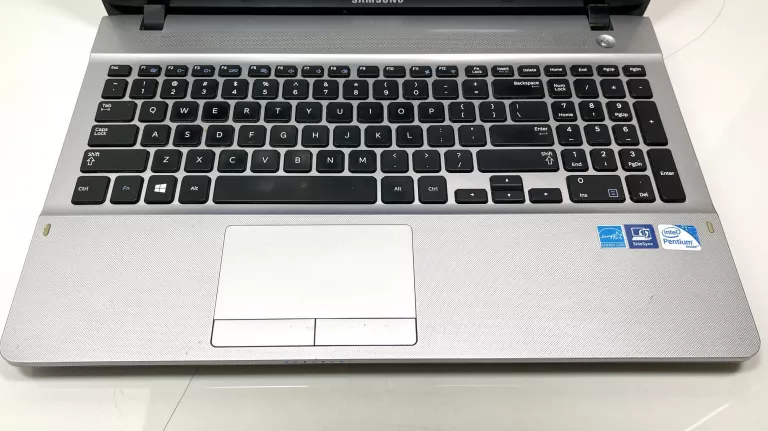 LAPTOP SAMSUNG NP270