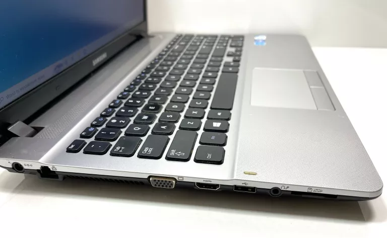 LAPTOP SAMSUNG NP270